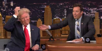 Fallon fikk kjeft etter å ha rufset til Trump-sveisen. Nesten ett år seinere legger han seg langflat